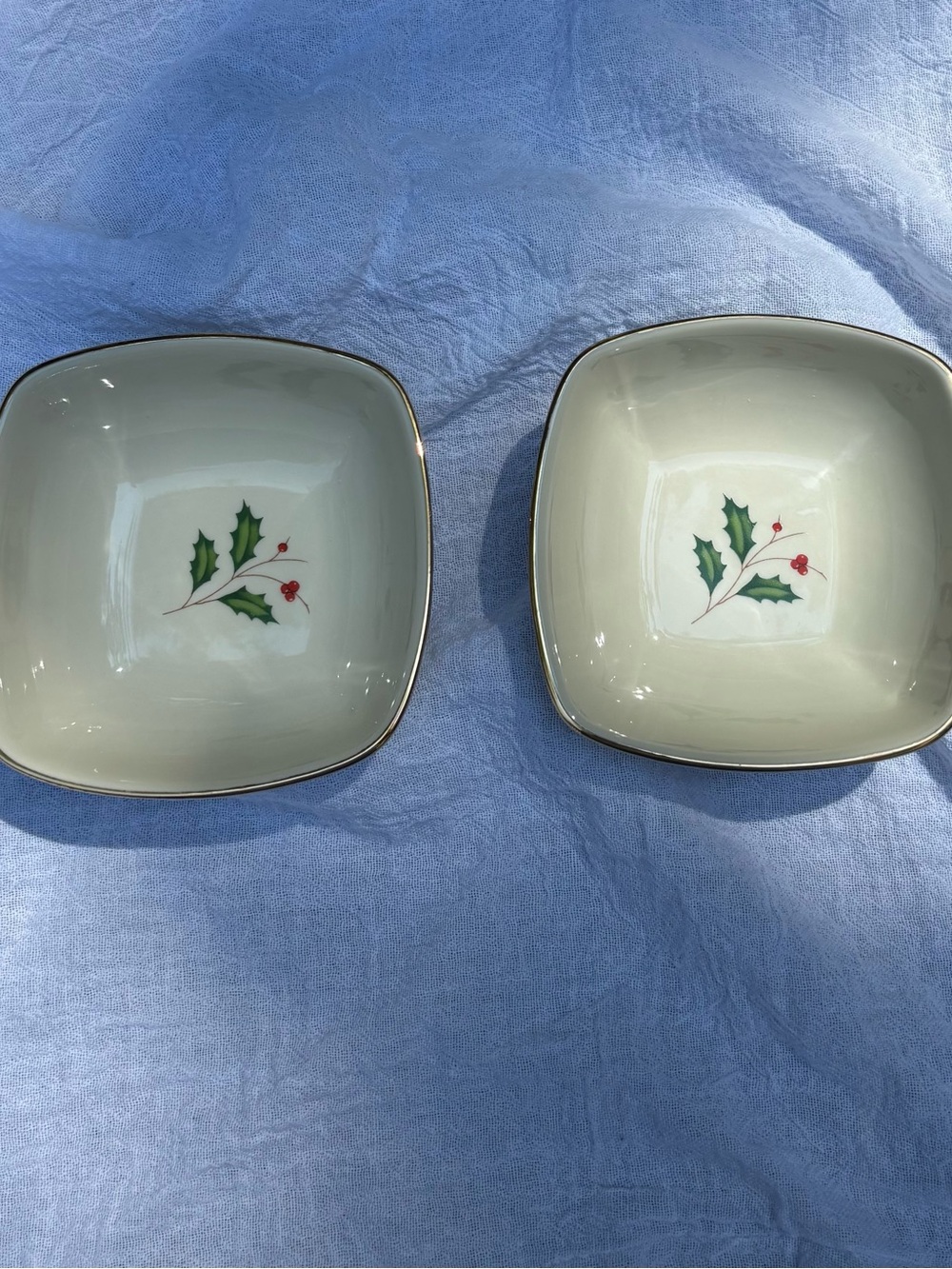 Lenox Holiday Holly Cream Square Bowls with Gold Rim